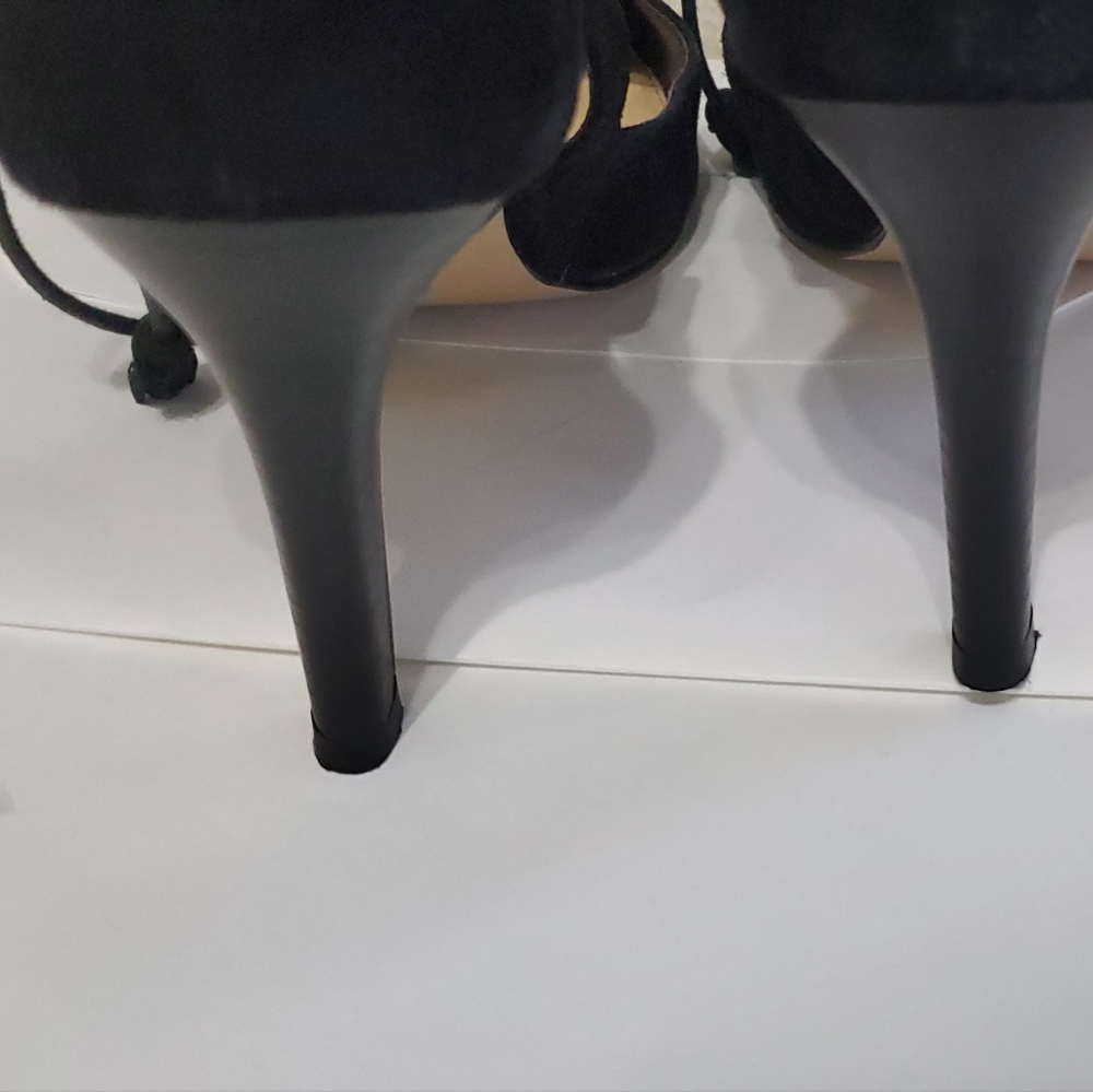 Heels - Picture 3 of 3